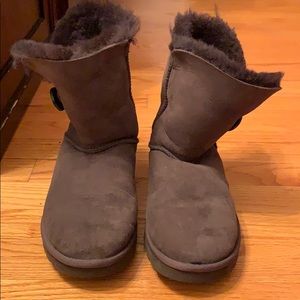 NEW! Brown ugg boots with button size 7!
